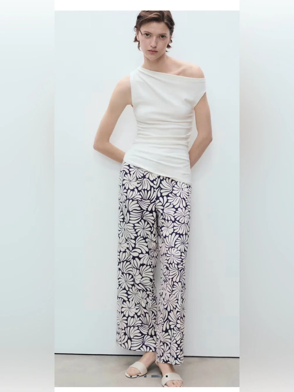 Mango Linen blend Floral Pants Straight Leg , Small